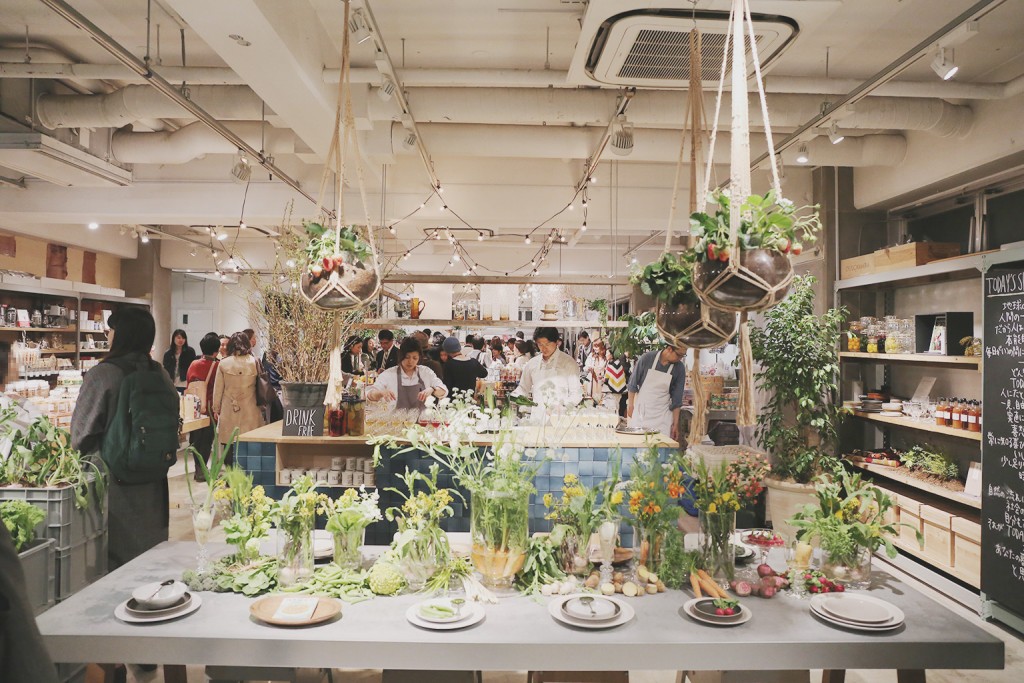 HOLIDAY MARKET